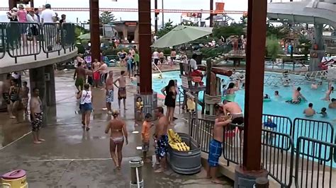 HOT BIKINI BABES AT WATERPARK - YouTube