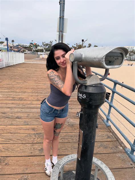 Catarina | Another windy day by the beach! | Instagram
