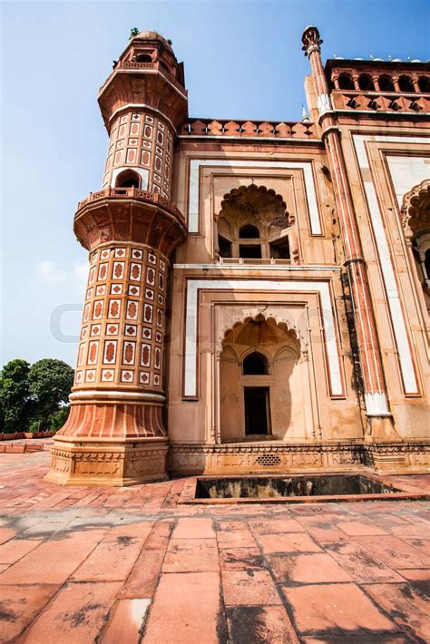 safdarjungs tomb   garden tomb   marble mausoleum  delhi