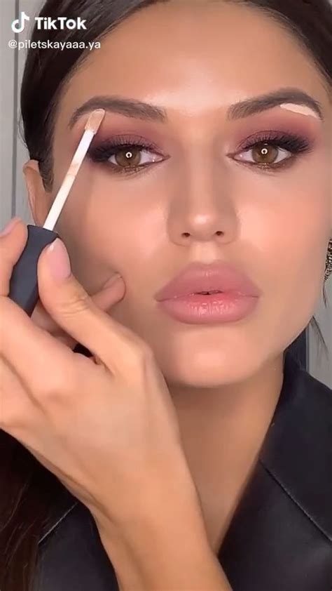 Pin by Rosaria carollo on Trucco 01 | Makeup artist tips, Makeup ...