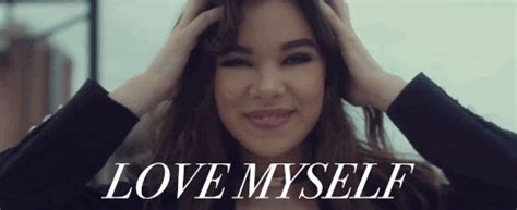 Hailee Steinfeld GIF - Find & Share on GIPHY