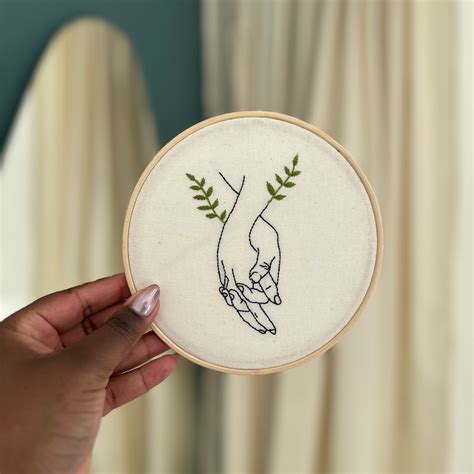 Bastidor Bordado - Mãos Florescem - 15cm - Bloom Loja Colaborativa⚛ ...
