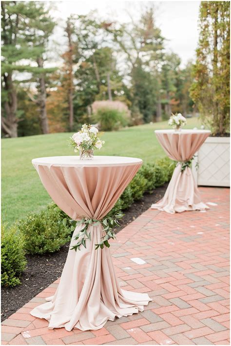 7 unique ways to dress a cocktail table – Artofit