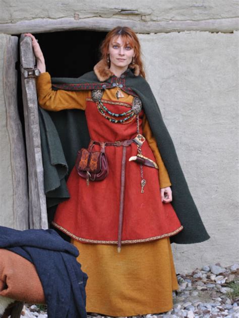 Viking woman | Средневековая одежда, Историческая одежда, Костюм викинга