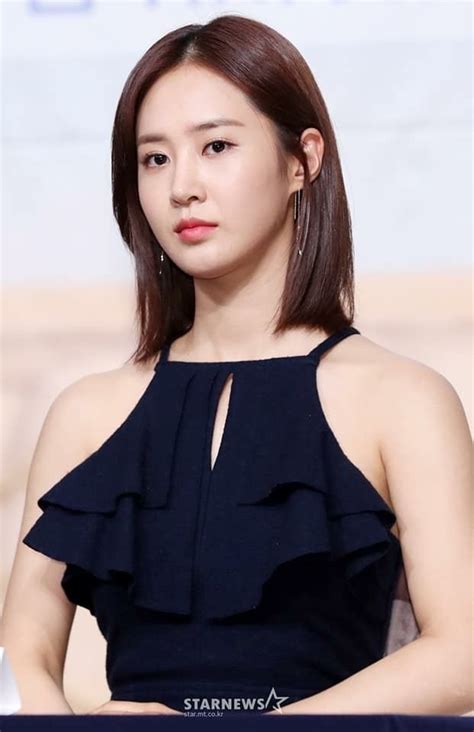 Kwon yuri 2020 cute photoshoot | brother , boyfriend , net worth — دنيا ...