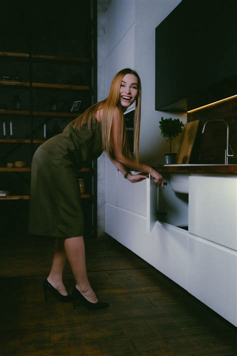 Dear Gen Z Tradwives: Have You Considered Kink Instead? - Zipper Magazine