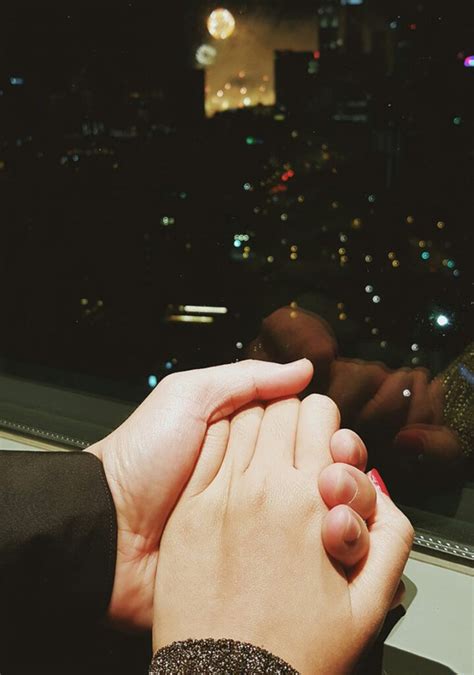 Hình ảnh bàn tay buồn đẹp và lãng mạn - Thủ Thuật Phần Mềm