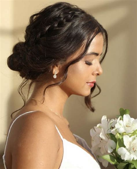 Penteado Noiva Coque Despojado - Noiva | Penteado coque solto madrinha, Coque noiva baixo despojado ...