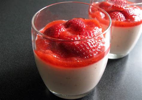 Strawberry Bavarois Recipe by Hiroko Liston - Cookpad
