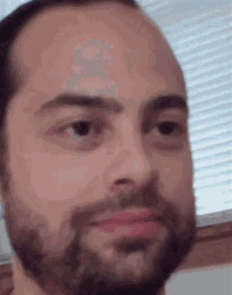 blinking guy gif blinking guy meme giflar bilan tanishing va ulashing