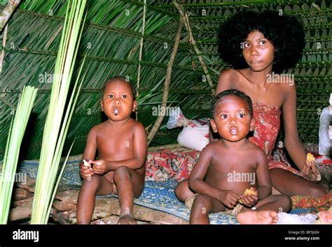 Orang Asli (Sakai) mother and children, Taman Negara, Malaysia Stock ...