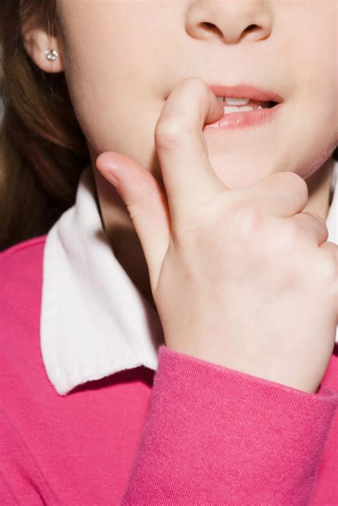 Nail biting prevents allergies - Healthy Food Near Me