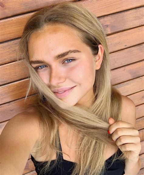 Поклонники оценили. Дочь Димы Маликова поделилась фото без макияжа