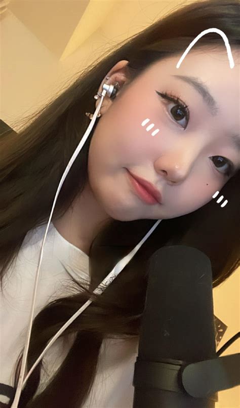 jessica Is Live Right Now And Looking So Pretty Like Always 😊 : r ...