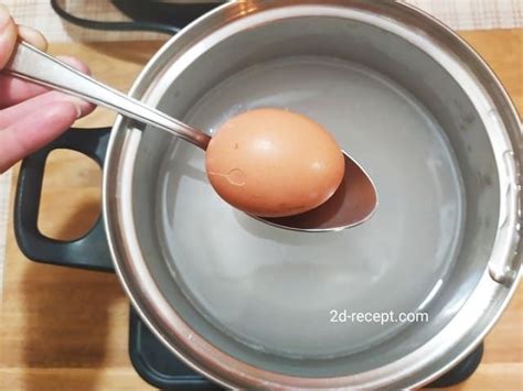 Как сварить разбитое яйцо, чтобы оно не вытекло - Будет Вкусно