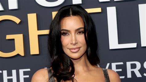 Kim Kardashian Gets Spotlight in SNL Episode