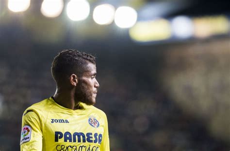 jonathan dos santos shows respect  barcelona