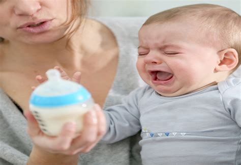 Колики у новорожденного и рацион матери: 7 опасных продуктов
