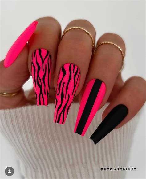 23+ Chic Hot Pink and Black Nail Designs (2024) - DrExplains