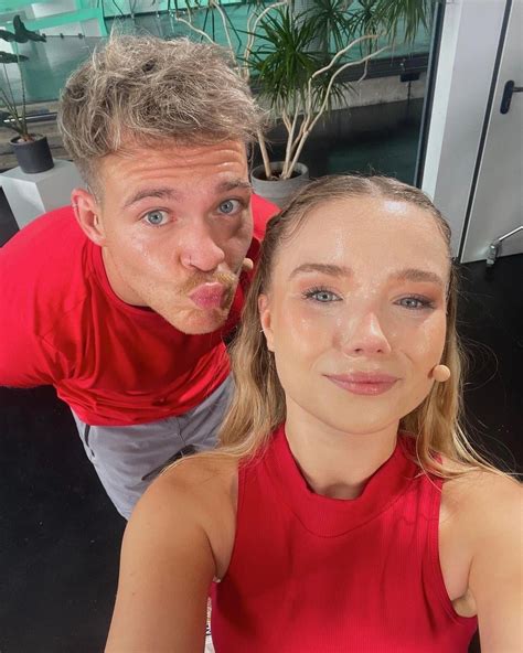 Julia und Joey bringen in kürze ein 10 teiliges Fitnessprogramm raus ...