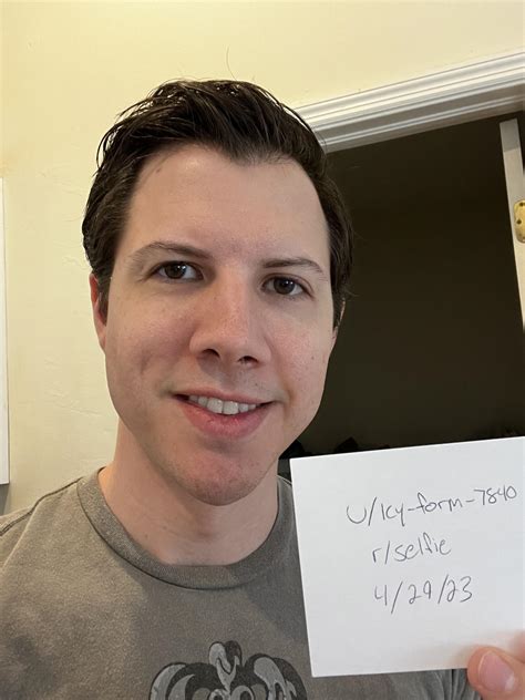 35m verification pic : r/selfie