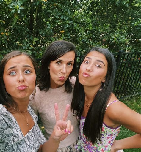 Mom and sisters | Scrolller