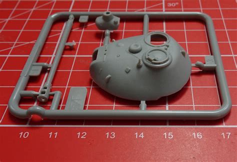 Soviet T-10 Heavy Tank / Schwerer Panzer T-10 - Trumpeter - 1/72