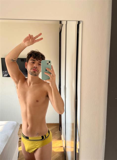 Urgent: Experts Warn About The Dangers Of The Emileexo OnlyFans Leak Image 14