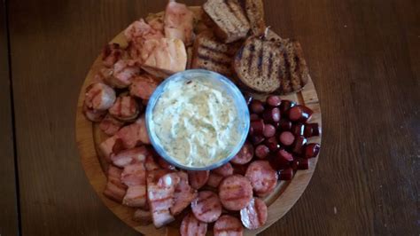 Рецепты закусок. Красивая нарезка мясная тарелка на гриле - YouTube
