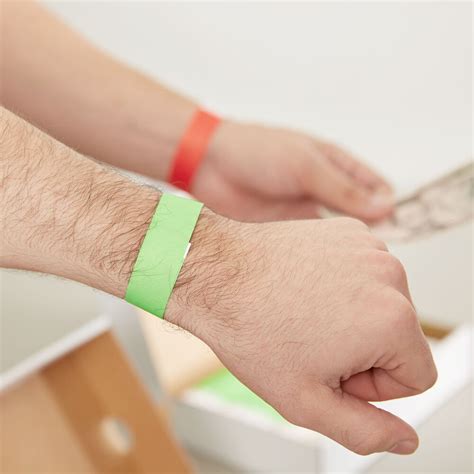 3/4" x 10" Red and Green Disposable Wristbands - 2000/Kit