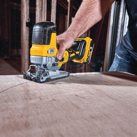 Акумулаторен прободен трион DeWALT DCS335N, 18 V • Цена