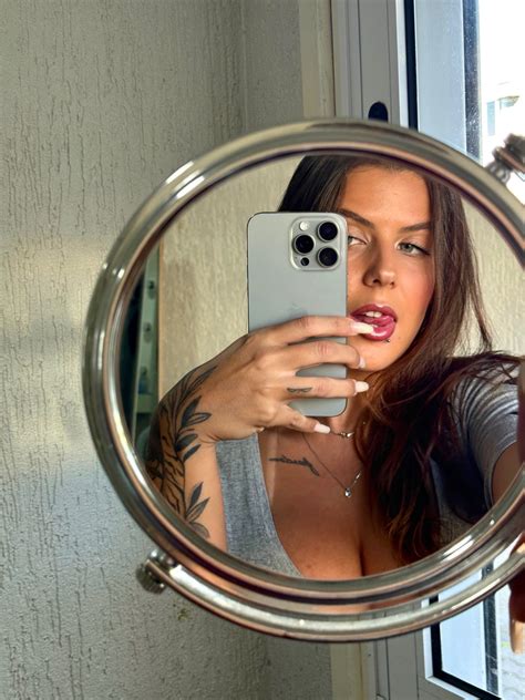 Cinthia Farias (@cinthiafariax) - Urlebird