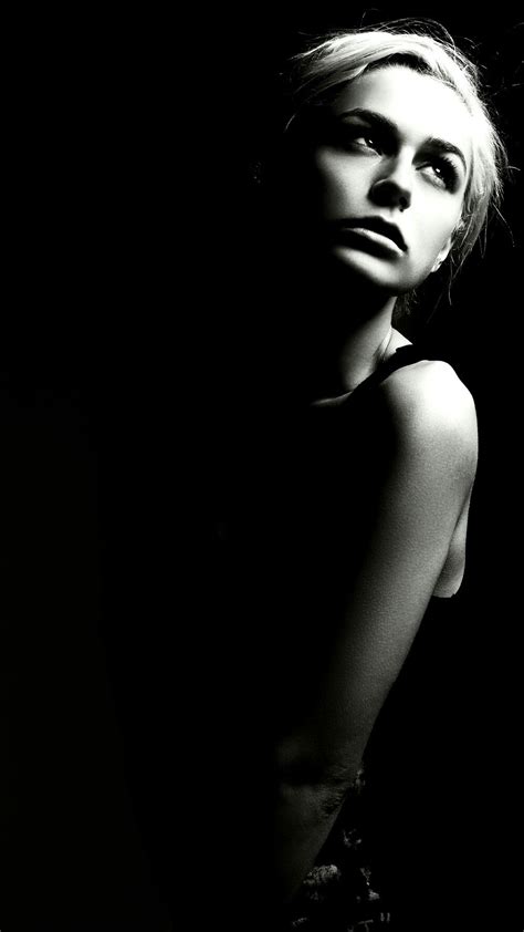 Pin by Iyan Sofyan on Black & White | Dramatic portrait photography ...