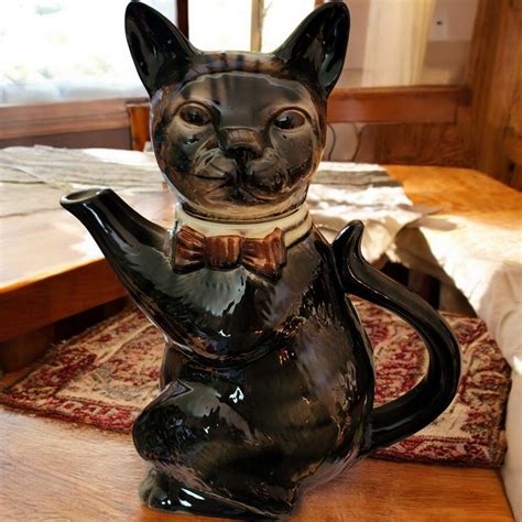 tony wood studio pussyfoot siamese cat ceramic figural teapot