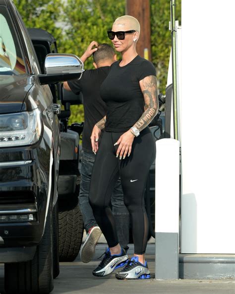 AMBER ROSE at a Gas Station in Los Angeles 11/27/2022 – HawtCelebs