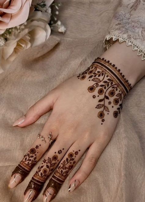 aesthetic simple  hand mehndi design