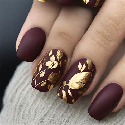 Unghie Autunnali 2023: colori di tendenza - Scarlet Nail