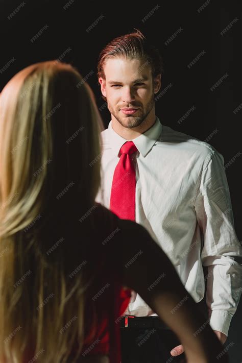 Guy homme élégant avec femme blonde couple amoureux | Photo Premium