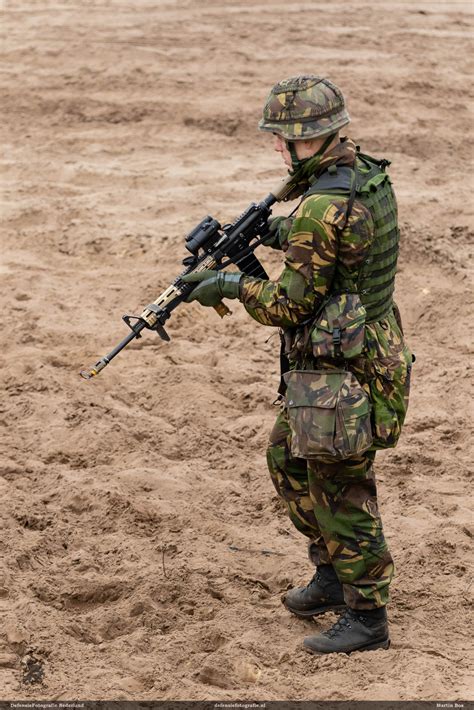 Colt C7 en C8 geweer - Defensie­Fotografie