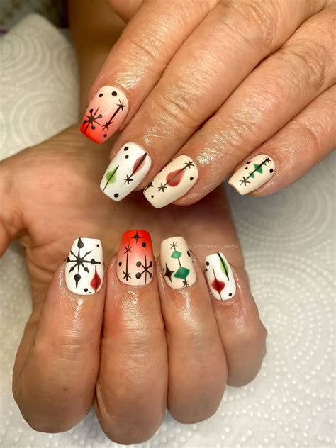 Retro Vintage Christmas Nails | Christmas nails, Holiday nails