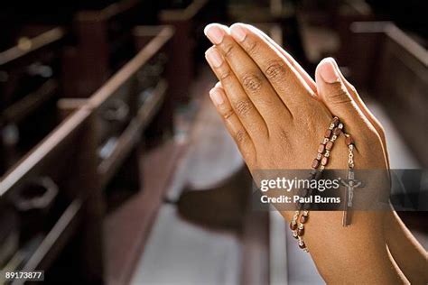 Black Woman Praying Hands Stock-Fotos und Bilder - Getty Images