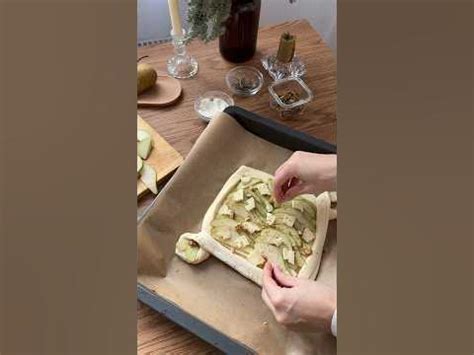 Пирог из слоеного теста с грушей и камамбером #пирог #рецепт #груша # ...
