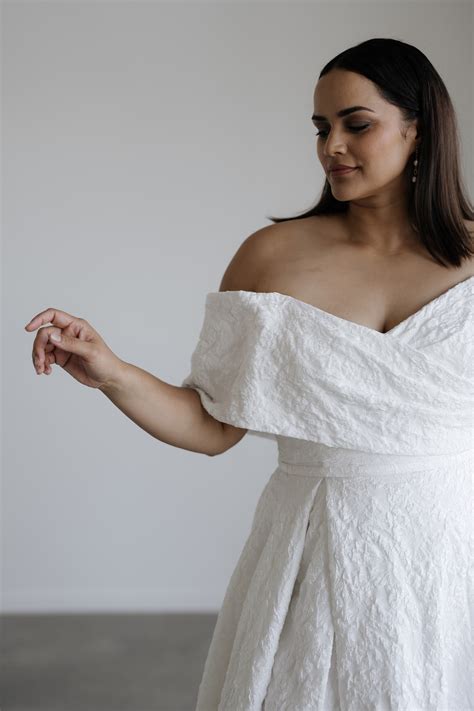 Cassi V2 in Textured Jacquard Curve | Hera Couture