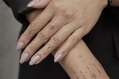 Тату на пальці: тренди для дівчат | VeAn Tattoo