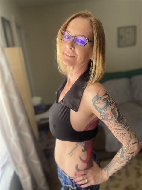 [F]. Dirty nerdy milf. : r/GWNerdy