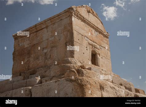 tomb of Cyrus the Great Stock Photo - Alamy