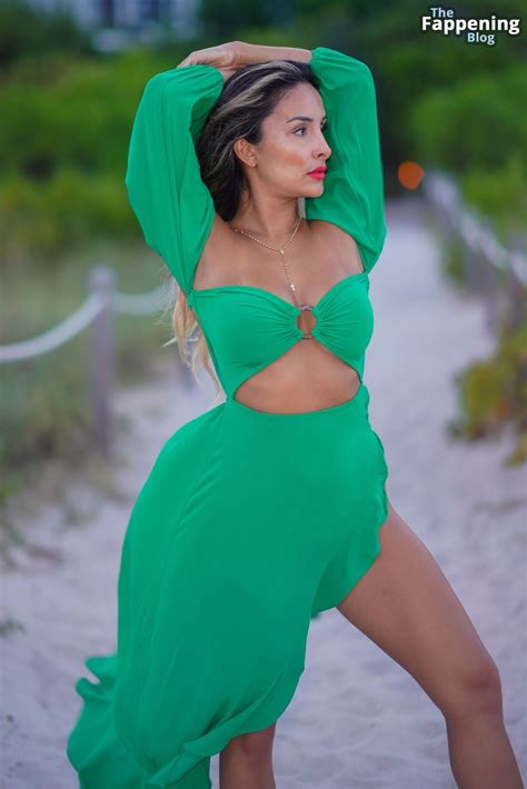 Dorina Guillen Looks Sexy in a Sultry Green Dress in Miami (8 Photos