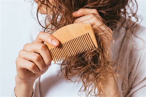 The 9 Best Combs For Curly Hair [Bye-Bye Tangles!]