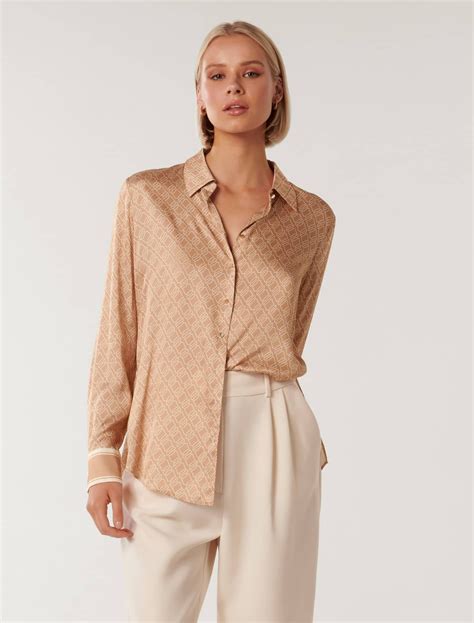 Lila Longline Printed Satin Shirt in Beige Geometric Print - Size 4 to