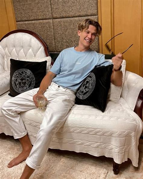Famous Male Feet